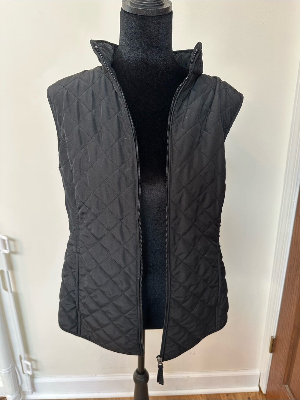 Van Heusen Black Fitted Zip-Front Vest with Pockets - Size Medium